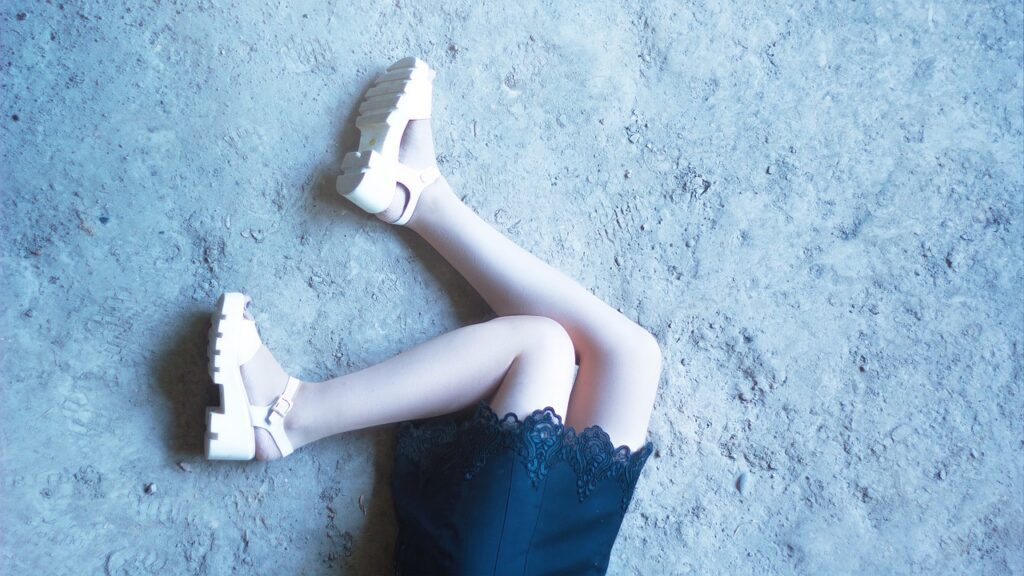 girl feet, a girl in a dress, hair-Toxic Love