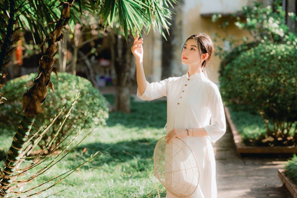 vietnamese woman, outdoors, fashion-My Ex-Boyfriend