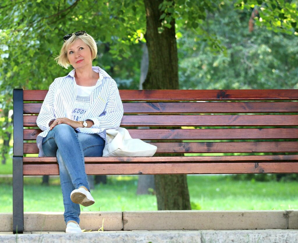 woman, bench, expectation-Infidelity