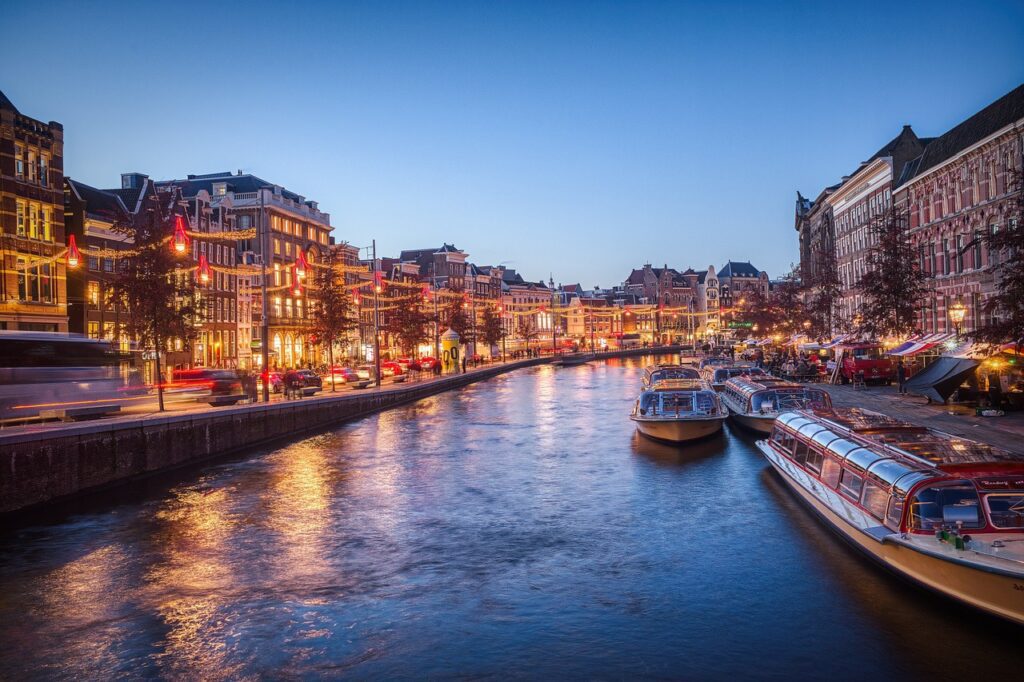 canal, boats, buildings Amsterdam
Best Cities for Single Women to Live