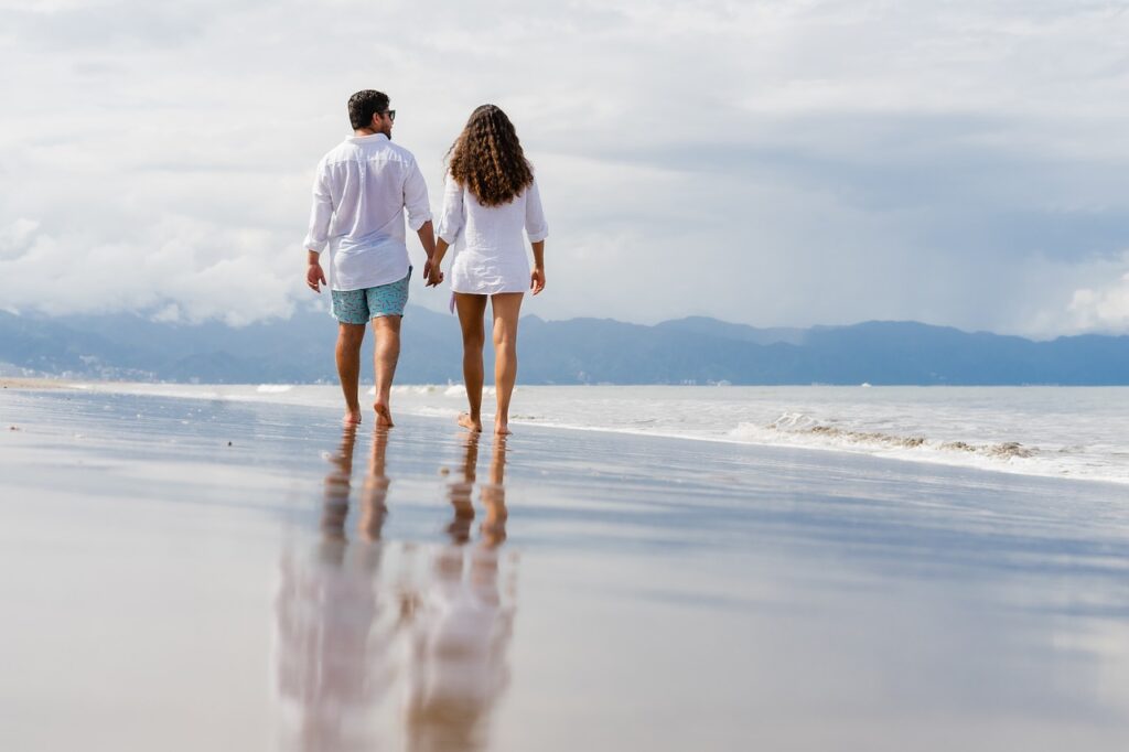 beach, couple, leisure-Improve Communication